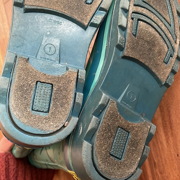 Western Chief Portland Airport Carpet Rain Boots - Picture 5 of 8